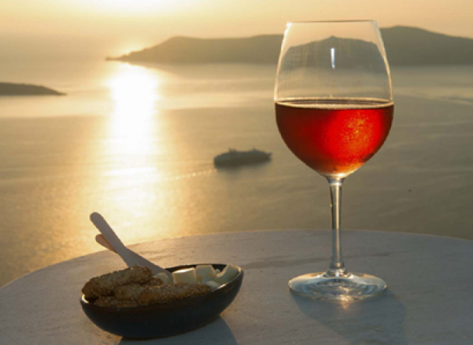 Το «ηφαιστειακό» κρασί της Σαντορίνης πρώτο στη λίστα του Bloomberg