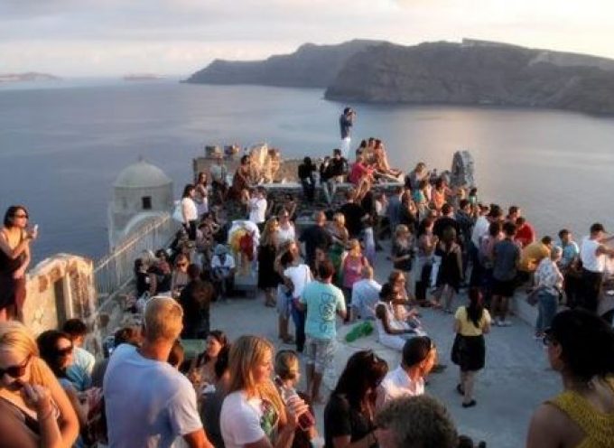 Σαντορίνη Νάξος και Τήνος οι δημοφιλέστεροι προορισμοί των Ελλήνων για το Πάσχα