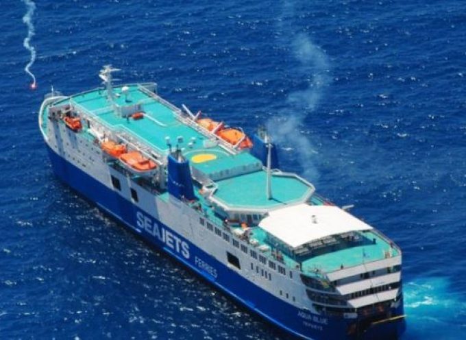 Θερμή υποδοχή του Aqua Blue στην Σαντορίνη