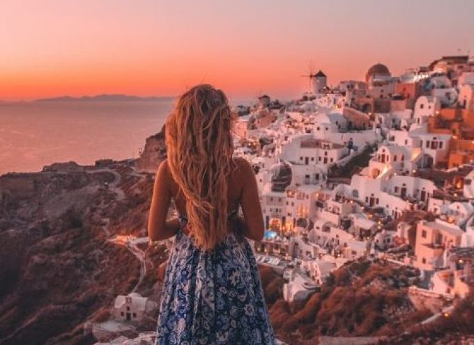 Οι πιο διάσημοι travel bloggers λατρεύουν Μύκονο και Σαντορίνη