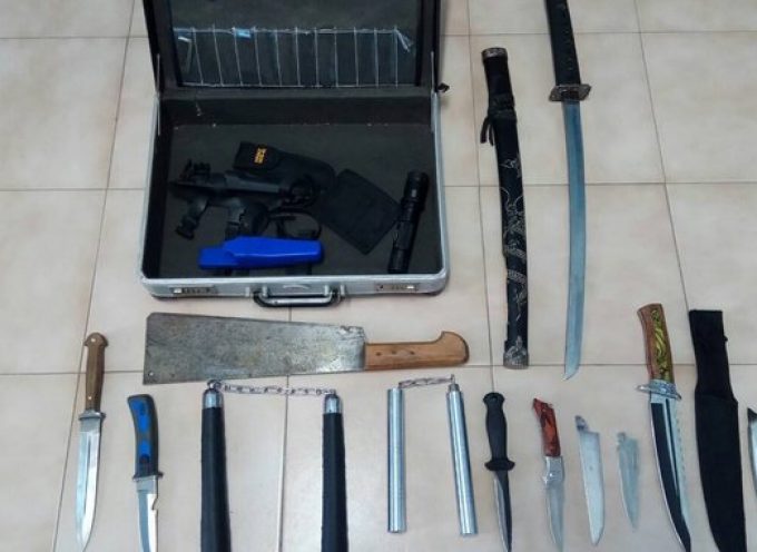 15χρονος είχε βαλίτσα γεμάτη μπαλτάδες και μαχαίρια