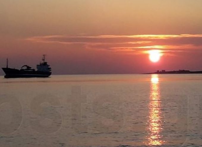 VIDEO: Μαγευτικός κατάπλους του πλοίου «Πάρος» στην Πάρο!