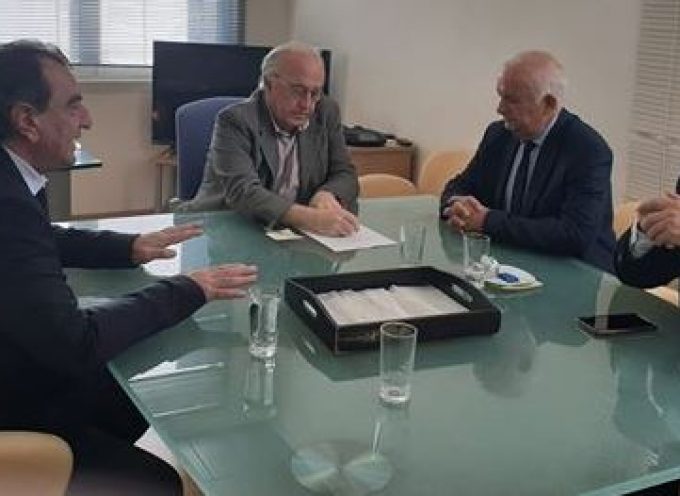 Τον Πρόεδρο και τον Αντιπρόεδρο της Α.Ε.Μ.Υ. ΑΕ συνάντησαν ο Έπαρχος και ο Δήμαρχος Θήρας για το θέμα των νεφροπαθών στη Σαντορίνη