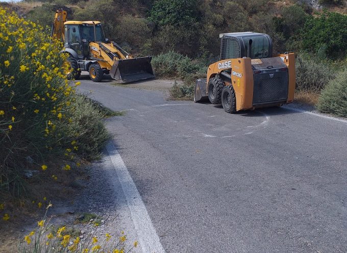 Συνεχίζονται οι εργασίες καθαρισμού του οδικού δικτύου από το συνεργείο του Δήμου Θήρας