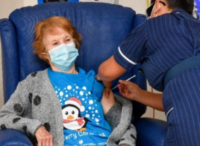 Βρετανία: Μια 90χρονη ο πρώτος άνθρωπος στον κόσμο που έκανε το εμβόλιο της Pfizer