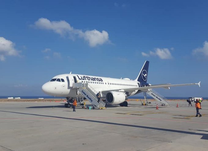 Την πρώτη πτήση από το εξωτερικό υποδέχθηκε το Σάββατο 3 Απριλίου 2021 η Σαντορίνη.