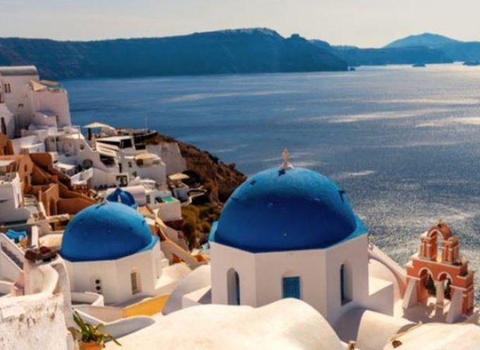 Η Ελλάδα 2ος δημοφιλέστερος προορισμός για τους Βρετανούς ταξιδιώτες