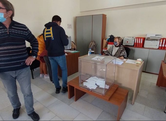 Θριαμβευτής των εκλογών στο ΠΑΣΟΚ Σαντορίνης ο Ανδρουλάκης- πρωτοφανής συμμετοχή ψήφισαν 376 συμπολίτες μας