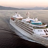 Οι εταιρείες κρουαζιερόπλοιων Celebrity και Crystal ακυρώνουν τις κρουαζιέρες στην Ελλάδα