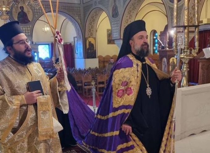 Με ιδιαίτερη λαμπρότητα εορτάσθηκε η Κυριακή της Ορθοδοξίας στον Μητροπολιτικό Ναό Υπαπαντής Του Σωτήρος Φηρών Θήρας.
