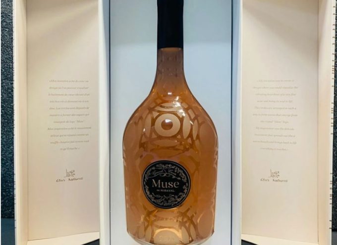 Τόμας Περίν , αποφάσισε στη Σαντορίνη το Πάσχα ποιος θα εικονογραφήσει το συλλεκτικό κρασί Muse