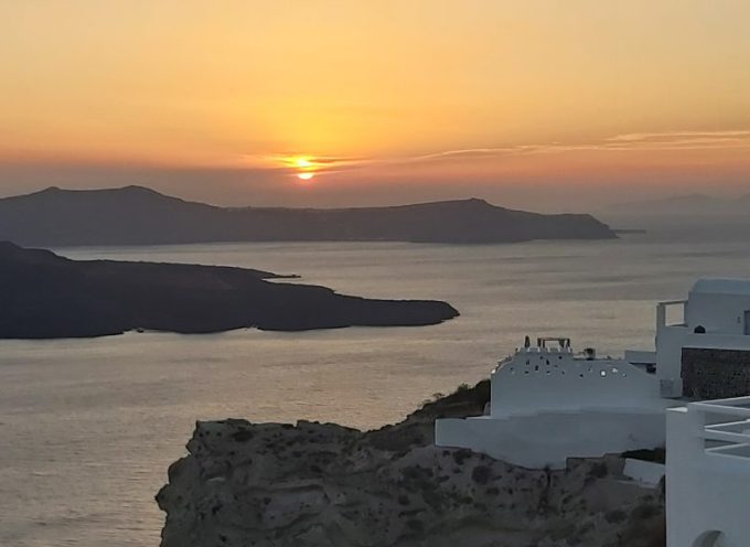 Global Traveler: Η Σαντορίνη το καλύτερο νησί στην Ευρώπη | Μεγάλες διακρίσεις για Ελλάδα