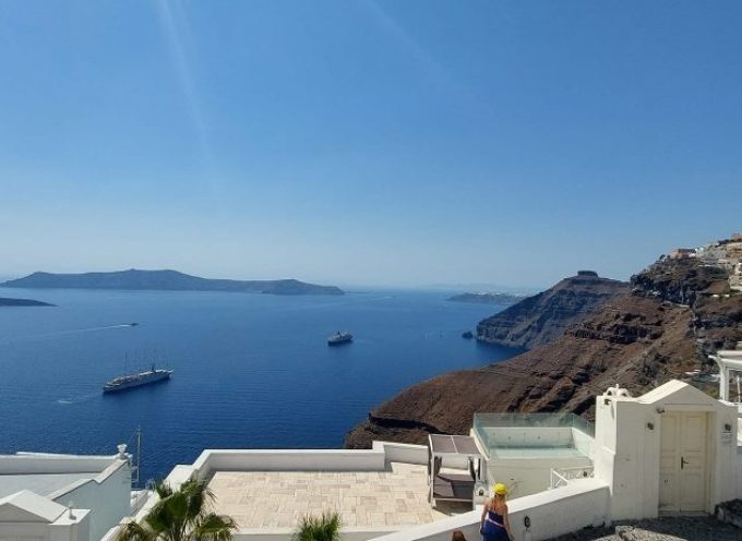 Αποβίβαση ασθενών από κρουαζιερόπλοιο στη Θήρα