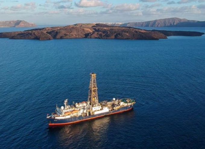Ο Δήμος Θήρας καλωσορίζει το μεγαλύτερο ερευνητικό σκάφος των ΗΠΑ που ερευνά τα «μυστικά» του υποθαλάσσιου χώρου των νησιών μας.