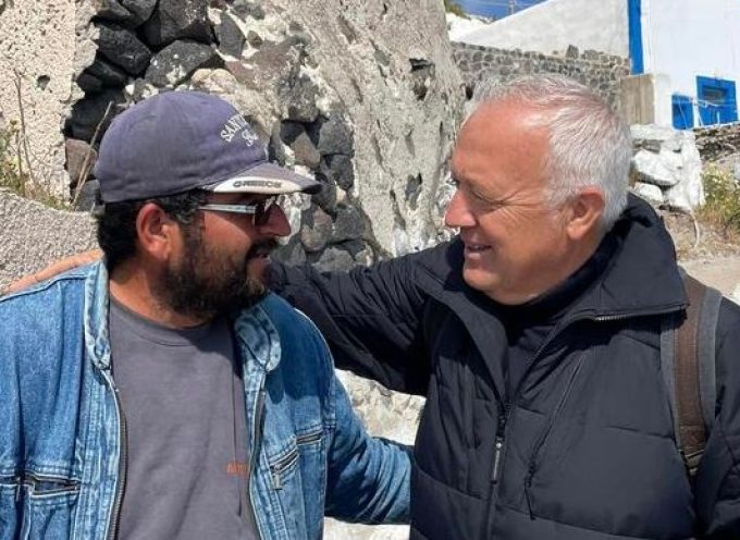 Διήμερη επίσκεψη πραγματοποίησε στην Θηρασία ο υποψήφιος Βουλευτής της Νέας Δημοκρατίας στις Κυκλάδες Μάρκος Καφούρος.