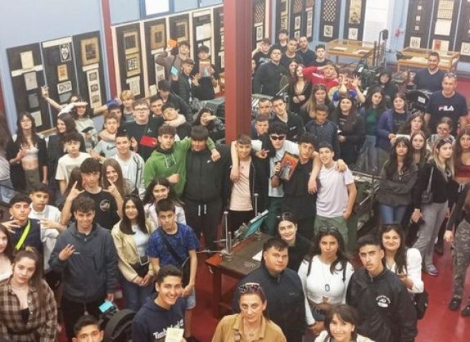Διαδραστικό “ταξίδι” στην ιστορία της Τυπογραφίας για 80 μαθητές από τη Σαντορίνη