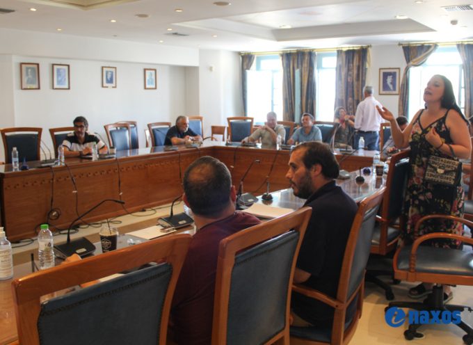 VIDEO-Νάξος: Σκηνές απείρου κάλλους στο δημοτικό συμβούλιο – Οι δικαιολογίες για τον «τραμπουκισμό» και η παρέμβαση της κ. Κατερίνας Μουστάκη