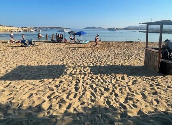 Κίνημα της Πετσέτας – Πάρος: Beach bar αναστέλλει τη δραστηριότητά του μετά από επίσκεψη ελεγκτών