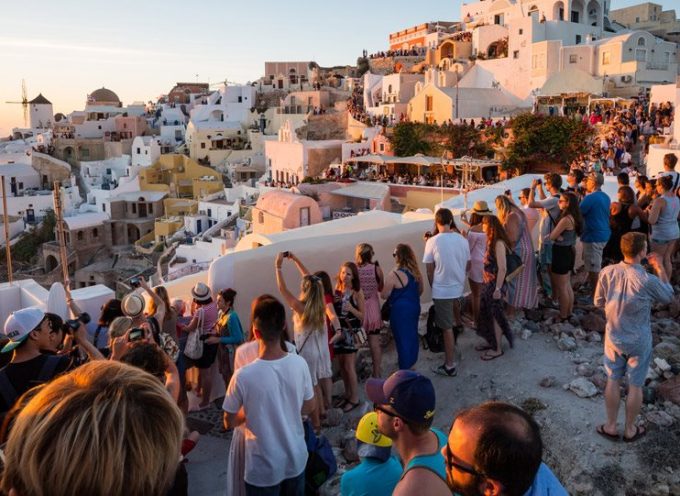 Μεσόγειος: Ελληνική πρωτιά στην ικανοποίηση ξένων επισκεπτών τον Ιούλιο (πίνακες) Σαντορίνη και Μύκονος πιο ψηλά έναντι των άλλων ‘’premium’’ προορισμών της Μεσογείου.