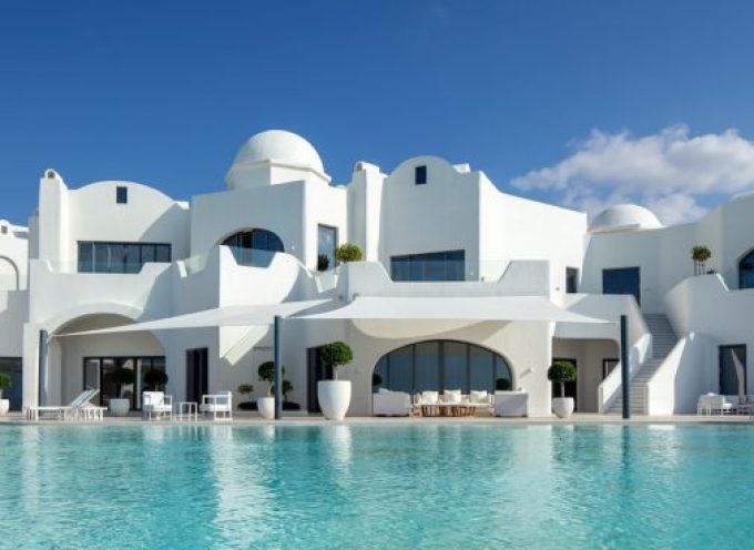 Minor Hotels: Νέο ξενοδοχείο με έμπνευση από τη Σαντορίνη στα ΗΑΕ