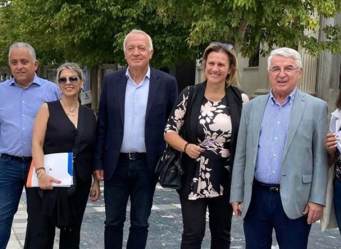 Επίσκεψη στην Κορινθία, μαζί με κλιμάκιο βουλευτών της ΝΔ, πραγματοποίησε την Τετάρτη ( 11/10) ο βουλευτής Κυκλάδων Μάρκος Καφούρος