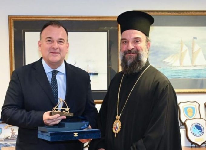 Εθιμοτυπική επίσκεψη Μητροπολίτου Θήρας στον υφυπουργό Ναυτιλίας  ΙΑΝ 16, 2024