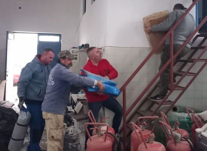 Προετοιμασία για τη δημιουργία αίθουσας επιχειρήσεων πολιτικής προστασίας.