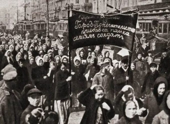 Ημέρα γυναίκας: Πότε εορτάστηκε για πρώτη φορά – Δείτε φωτογραφίες από εκδηλώσεις ανά τον κόσμο από το 1917