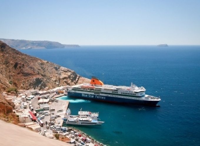 Σαντορίνη & Μύκονος πρώτες σε αφίξεις επιβατών με πλοία τον Απρίλιο