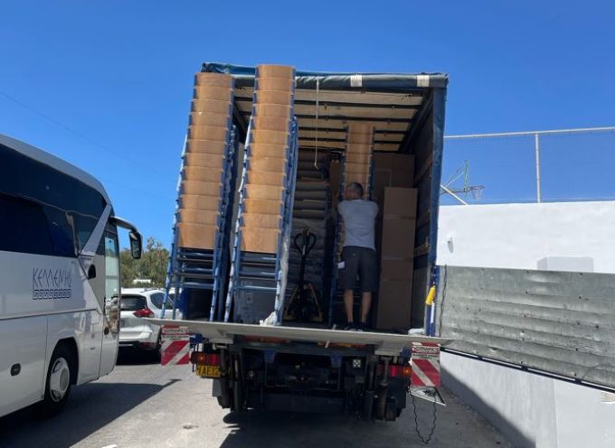 Νέες καρέκλες, βιβλιοθήκες και θρανία για την ενίσχυση της υλικοτεχνικής υποδομής των σχολικών μας μονάδων.