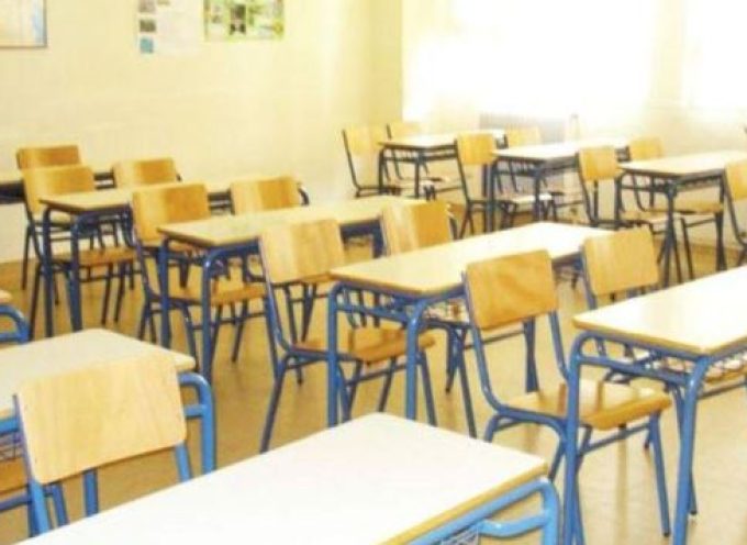 Δήμος Θήρας: τοποθέτηση κλιματιστικών στις αίθουσες που θα εξεταστούν οι μαθητές της Γ Λυκείου στις Πανελλαδικές εξετάσεις.