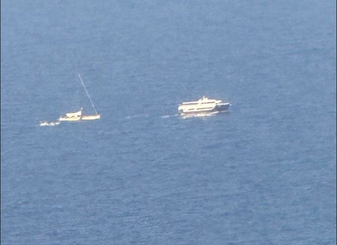 Βυθίζεται αυτή την ώρα ιστιοφόρο στην περιοχή του Πανορμίτη-διασώθηκαν οι επιβαίνοντες.