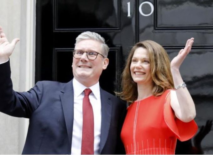 Βικτόρια Στάρμερ: Ποια είναι η νέα Πρώτη Κυρία της Βρετανίας – Η πρόταση γάμου χωρίς δαχτυλίδι στη Σαντορίνη