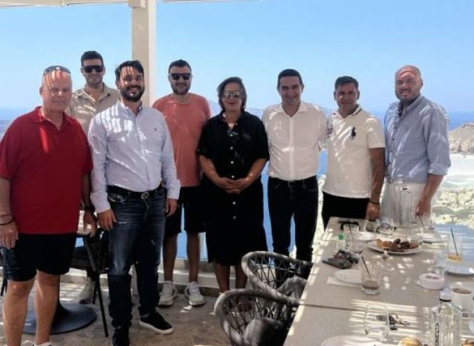 Συνάντηση με τον υποψήφιο πρόεδρο του ΠΑΣΟΚ Μιχάλη Κατρίνη είχε το Δ.Σ. της Ένωσης Ξενοδόχων Σαντορίνης