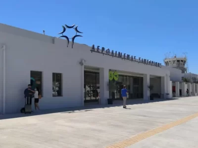 Η επιβατική κίνηση στα αεροδρόμια τον Ιανουάριο-Ισχυρή κινητικότητα καταγράφηκε στη Σαντορίνη (+19%, 22.218)