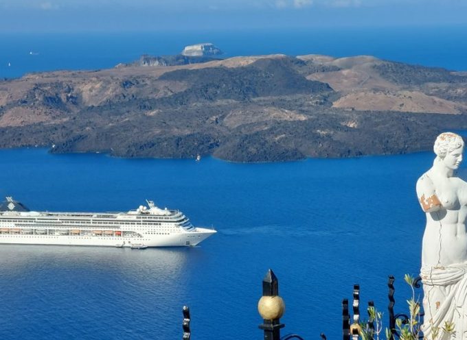 MSC: η κατάσταση σε λιμάνια όπως η Σαντορίνη δείχνει την ανάγκη για αναβάθμιση των υποδομών και όχι για μείωση του αριθμού των επισκεπτών.