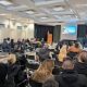 Με επιτυχία πραγματοποιήθηκε την Τετάρτη 9 Απριλίου 2025, στο Μπελλώνειο Πολιτιστικό Κέντρο στα Φηρά, το πρώτο επιμορφωτικό σεμινάριο της σειράς «Γνωριμία με τη Σαντορίνη