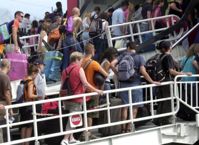 Ακτοπλοϊκά: Δεν θα αυξηθούν τα εισιτήρια στα πλοία το 2025 – Τι θα γίνει με τα ταχύπλοα