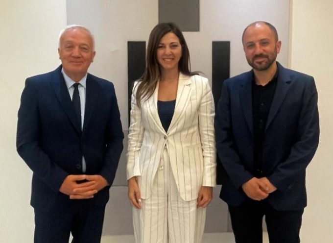Μ.Καφούρος: συνάντηση εργασίας στο Υπουργείο Παιδείας με την Υπουργό Σοφία Ζαχαράκη