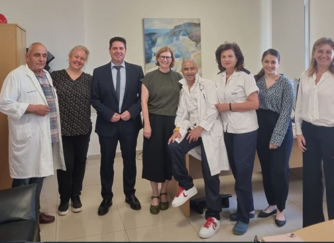 Επίσκεψη στο Γ.Νοσοκομείο Θήρας του Πρόξενου της Αυστραλίας