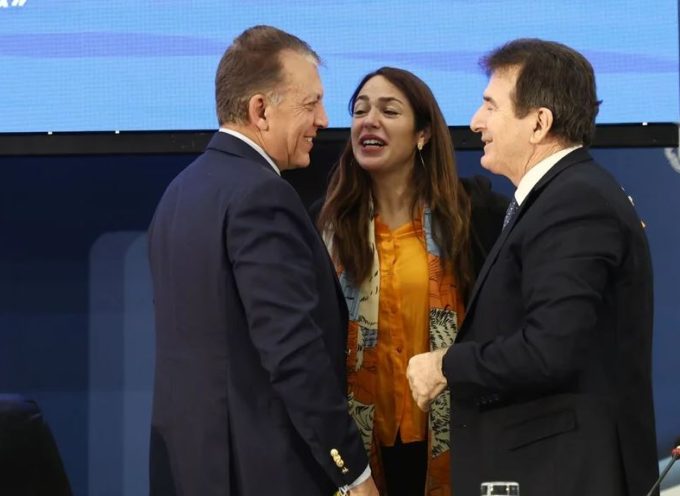 Την Δόμνα  Μιχαηλίδου η οποία επέστρεψε στα καθήκοντά της μετά τη γέννηση του γιου της υποδέχθηκε ο Γ.Βρούτσης