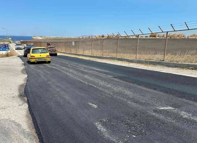 Συνεχίζονται οι εργασίες της ασφαλτόστρωσης στο Επαρχιακό Οδικό Δίκτυο στον Μονόλιθο περιμετρικά του αεροδρομίου.