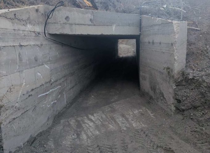 ΕΠΑΡΧΟΣ ΘΗΡΑΣ: Ολοκληρώσαμε εχθές τις εργασίες καθαρισμού ρεμάτων με σκοπό την προστασία από πλημμυρικά φαινόμενα