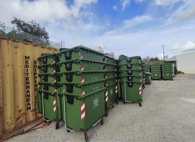 Παραλαβή των υπολοίπων κάδων απορριμμάτων από τον Δήμο Θήρας