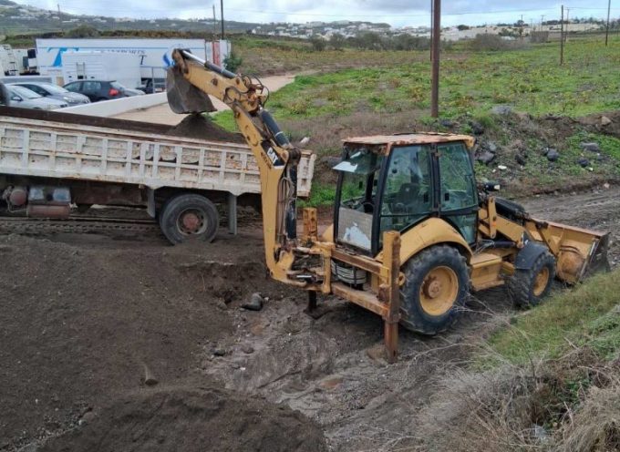 Η Έπαρχος Θήρας για τις εργασίες καθαρισμού των τεχνικών έργων στις περιοχές Εμπορείου, Περίσσας και Καρτεράδου