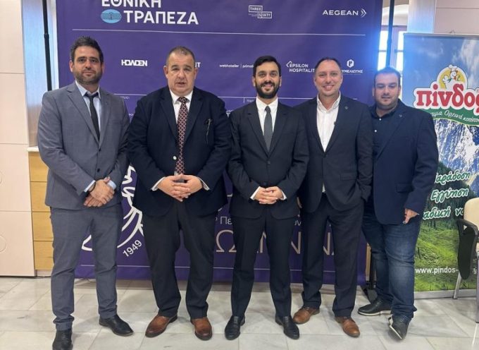 Το παρόν του στο 8ο Περιφερειακό Συνέδριο της Π.Ο.Ξ. στα Ιωάννινα έδωσε ο πρόεδρος της Ένωσης Ξενοδόχων Σαντορίνης Αντώνης Παγώνης.