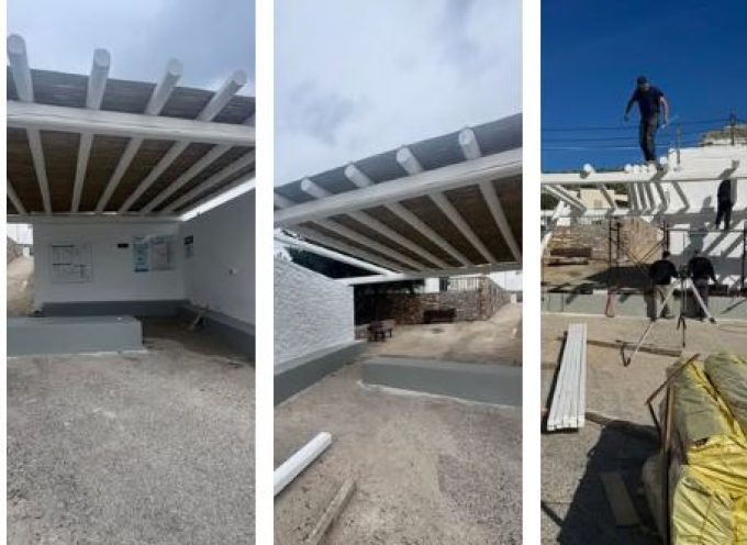 Ο Δήμος Φολεγάνδρου προχώρησε στην κατασκευή στεγάστρου στην κεντρική στάση του λεωφορείου στη Χώρα