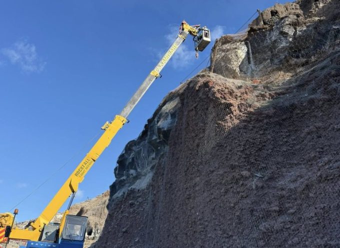 Έπαρχος Θήρας: Η νέα χρονιά ξεκίνησε με επίσκεψη εργασίας στην περιοχή του Αμμουδίου Οίας, όπου οι παρεμβάσεις στα πρανή της καλντέρας βρίσκονται σε πλήρη εξέλιξη