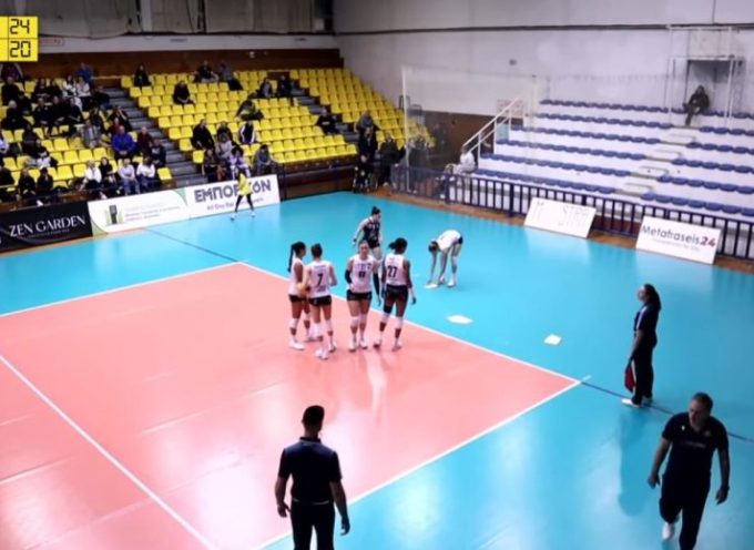 Η στιγμή που κομμάτια από το ταβάνι έπεσαν πάνω σε παίκτρια κατά τη διάρκεια του Άρης-ΑΟ Θήρας, δείτε βίντεο