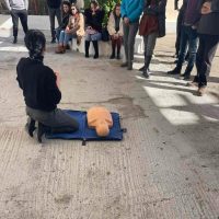 Ενημέρωση εκπαιδευτικών σχετικά με τη χρήση απινιδωτών στα σχολεία της Σαντορίνης